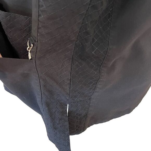 Vera Bradley Black Scrub Top. Size XL. Great Condition!! - Picture 2 of 10